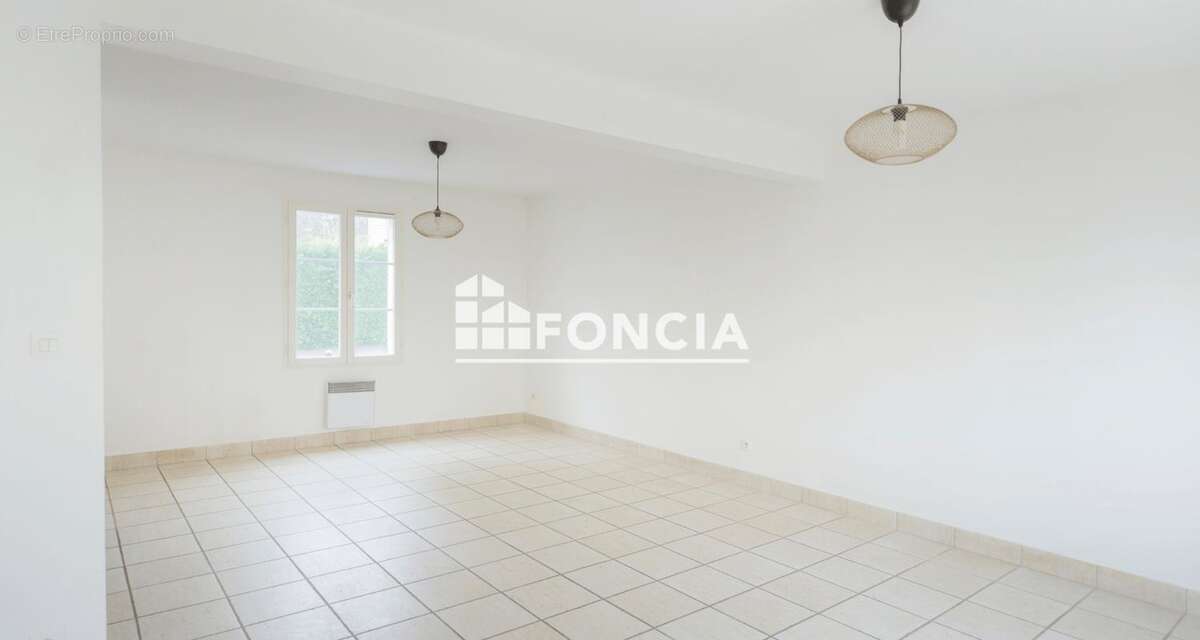 Maison à SAINT-JEAN-DE-BRAYE