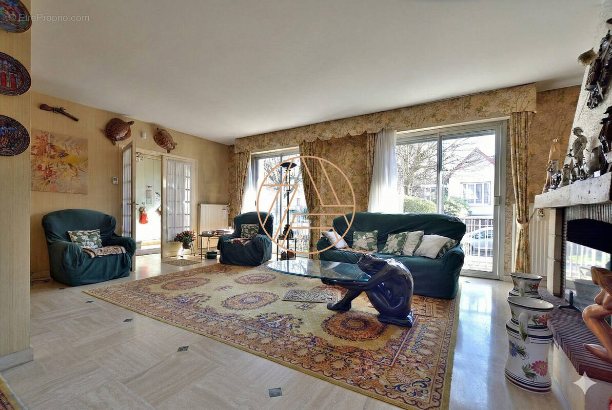 Maison à SAINT-MAUR-DES-FOSSES