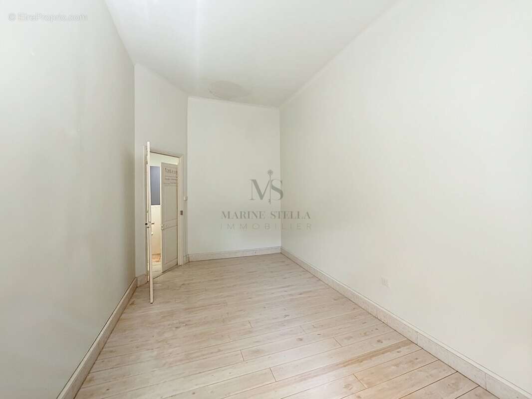 BEZIERS Appartement Atypique en plein centre ville - photo 8
