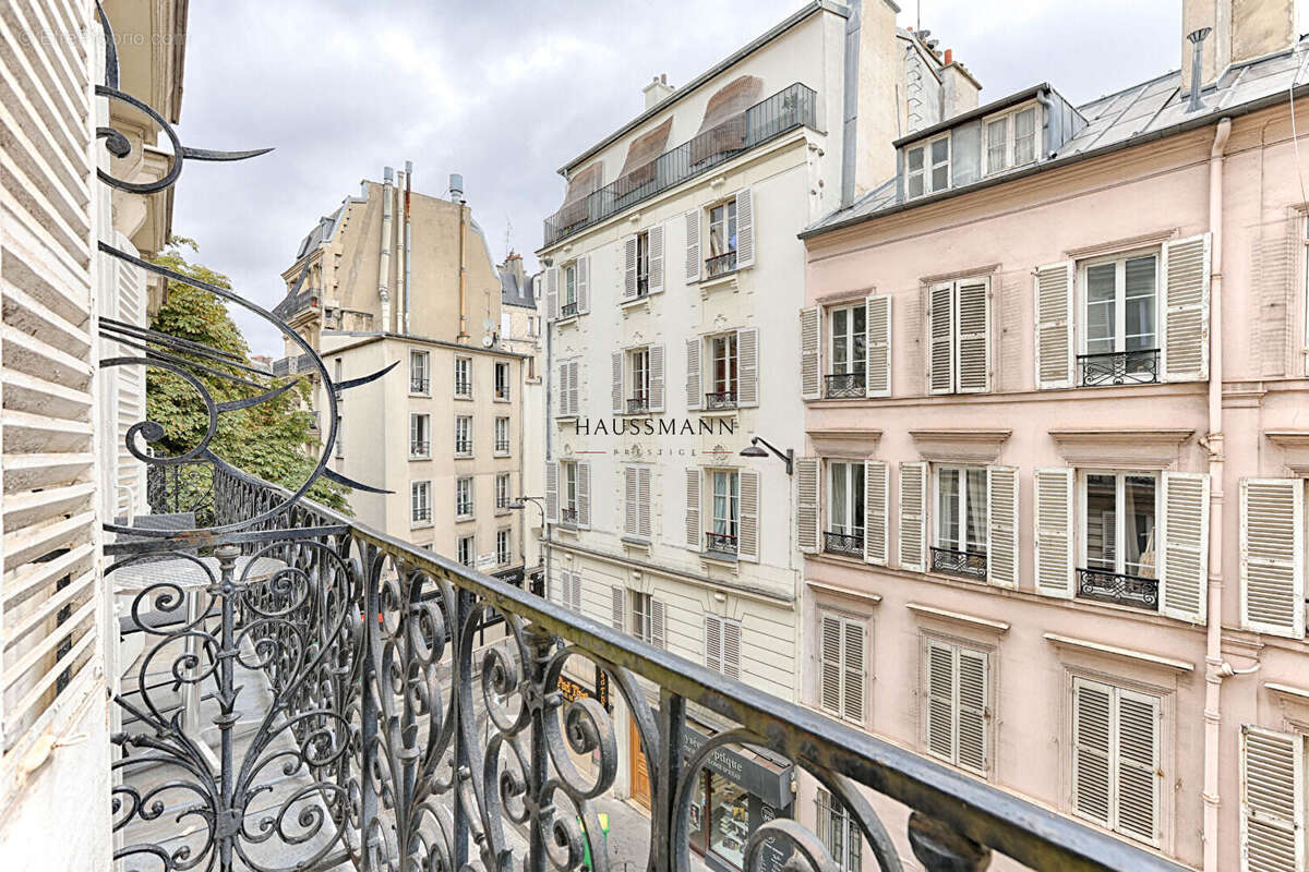 Appartement à PARIS-17E