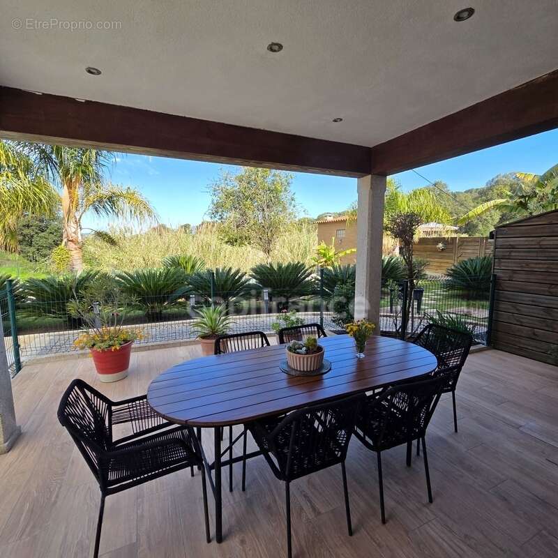 BASTELICACCIA (Corse du sud) proche AJACCIO: Villa de 360m2 avec  piscine et jardin paysager - photo 18