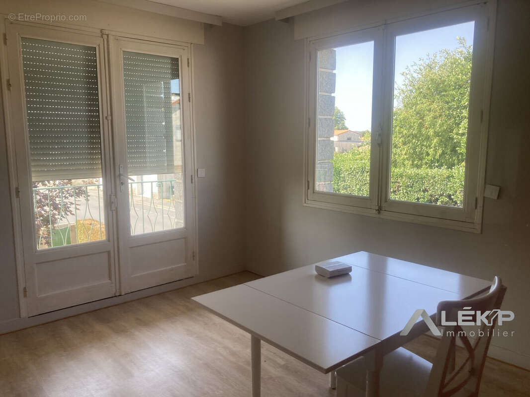 Maison 182 m² à Saint-Malo-Du-Bois  - photo 3