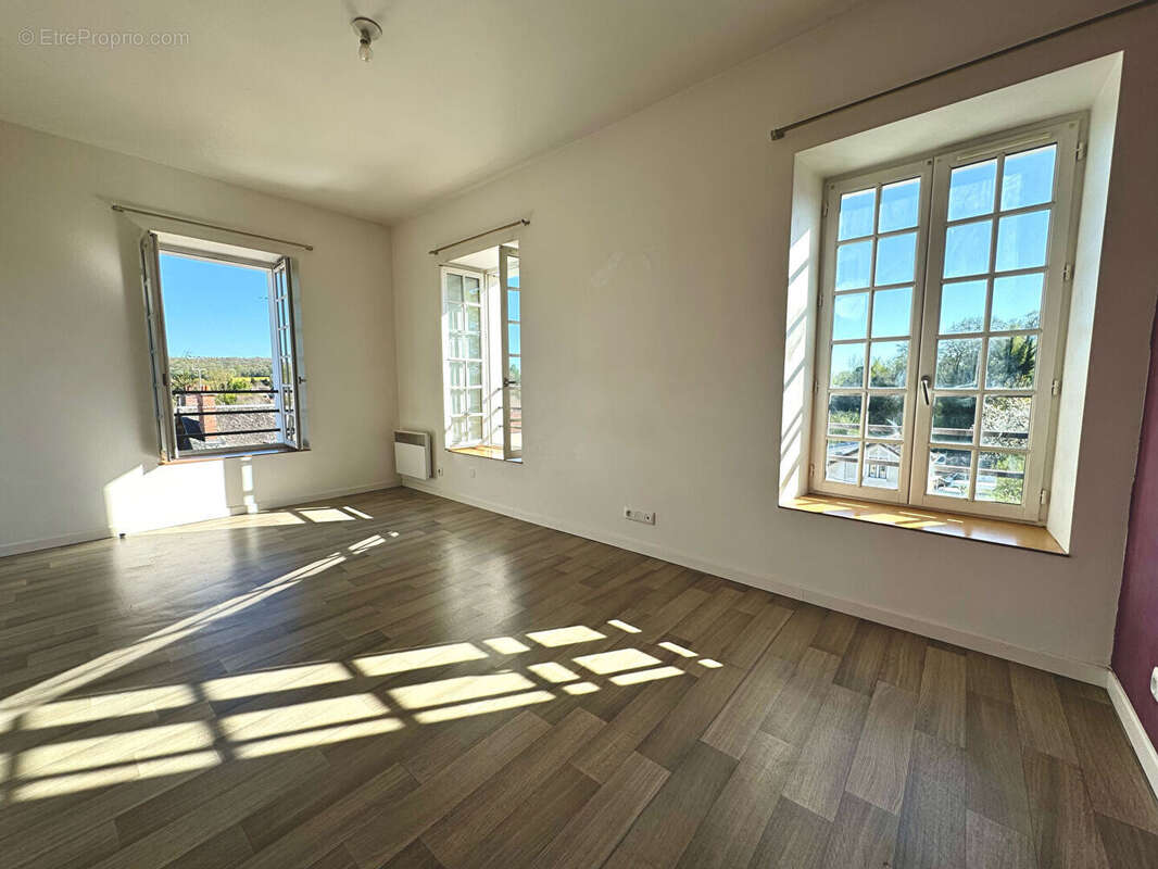 Appartement à MORIGNY-CHAMPIGNY