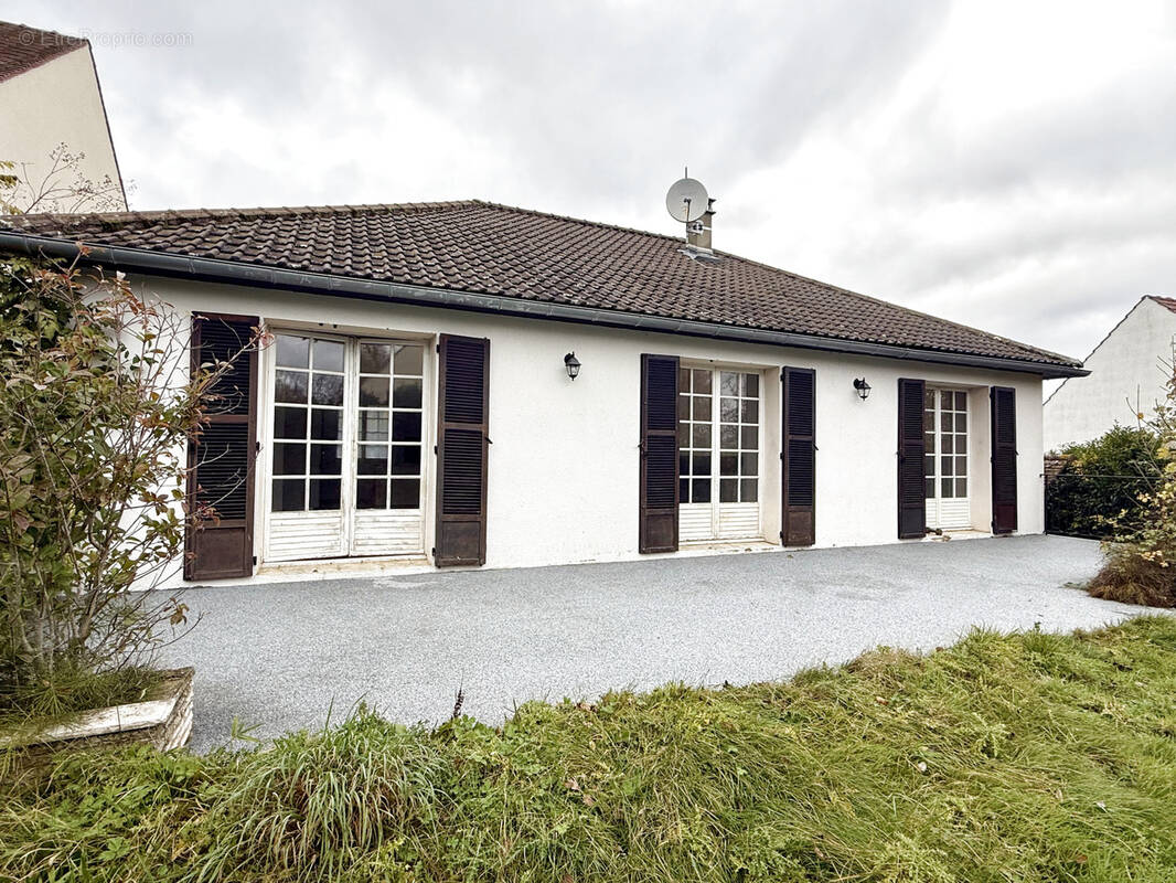 Maison à MORAINVILLIERS