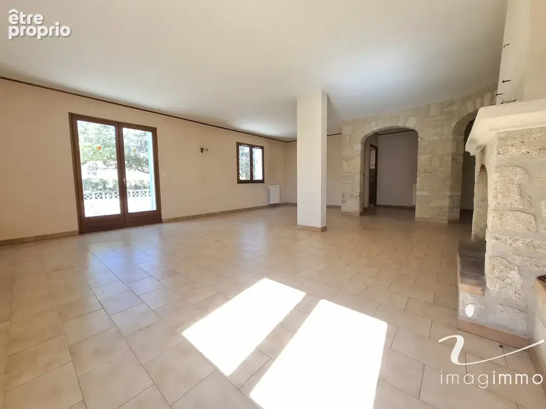 A SAISIR : Rare, au calme, maison de plain pied de type 5 avec garage de 39 m2 sur une parcelle d'environ 1 00 - photo 5