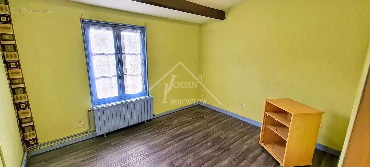 Maison à AINAY-LE-CHATEAU