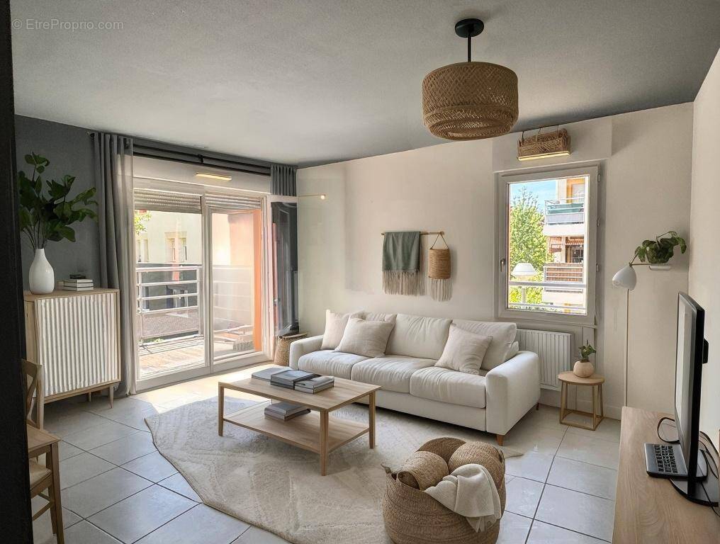   - Appartement à PIERRE-BENITE