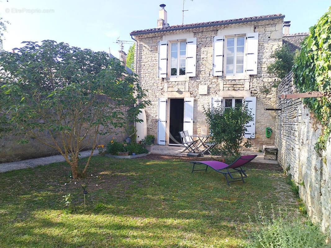 Maison à ASNIERES-LA-GIRAUD