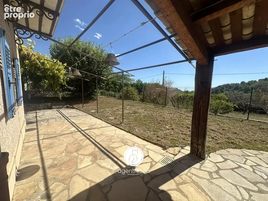 La gaude // village : rez-de-villa / 181 m², / plein sud / jardin 300 m², / à rénover / 2 parkings / pas de charges - photo 5