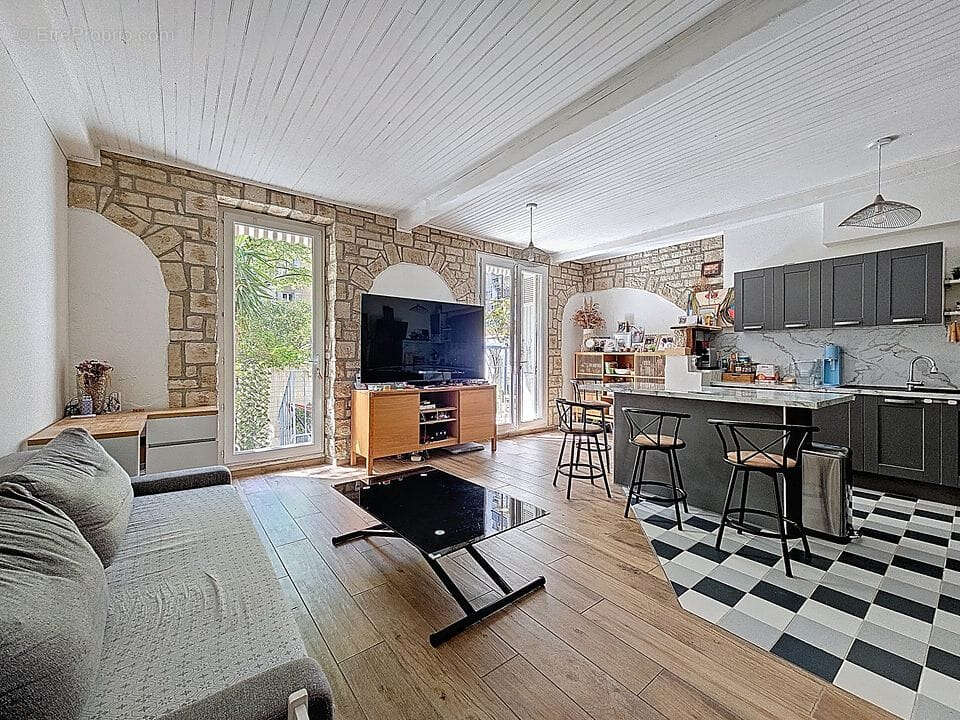 Appartement à MARSEILLE-4E