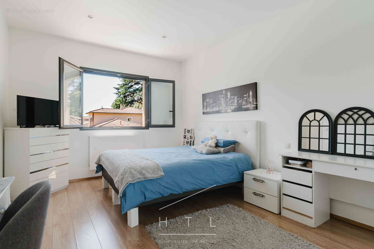 Maison contemporaine de 420 m2 avec piscine à Écully - photo 17