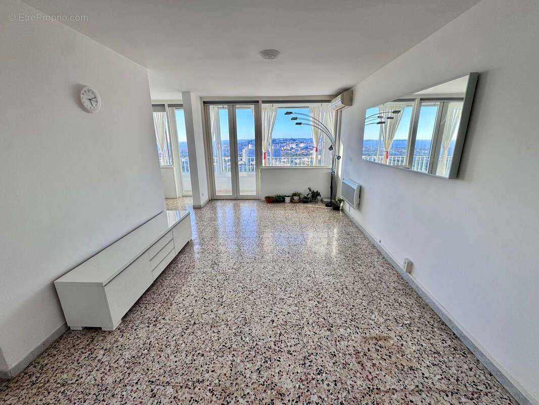 Appartement à MARSEILLE-9E