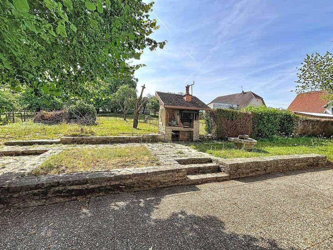 Maison 246 m² à Bourguignon-Les-La-Charite  - photo 3