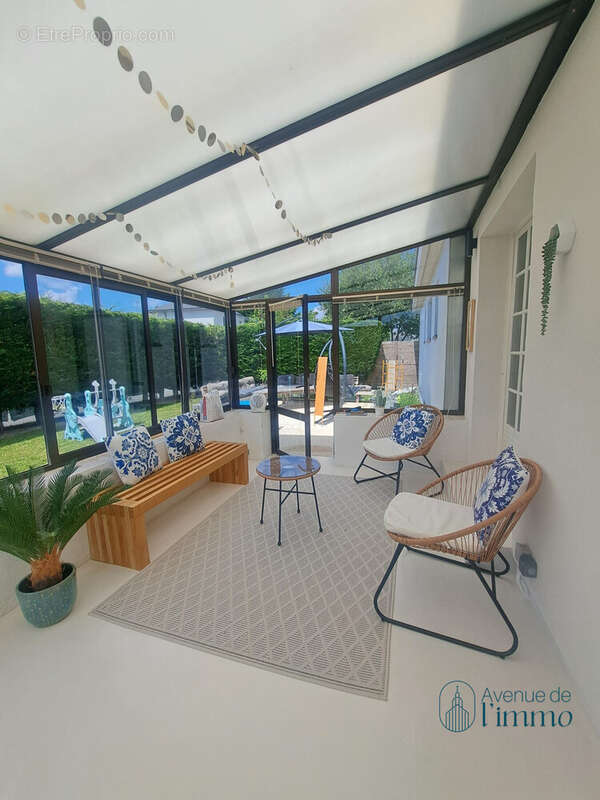 Véranda - Maison à SAINT-JEAN-DE-LINIERES