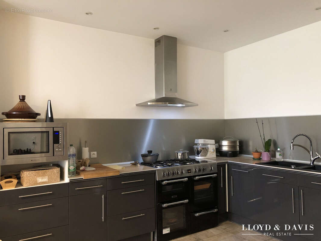 Maison 323 m² à Targon  - photo 5