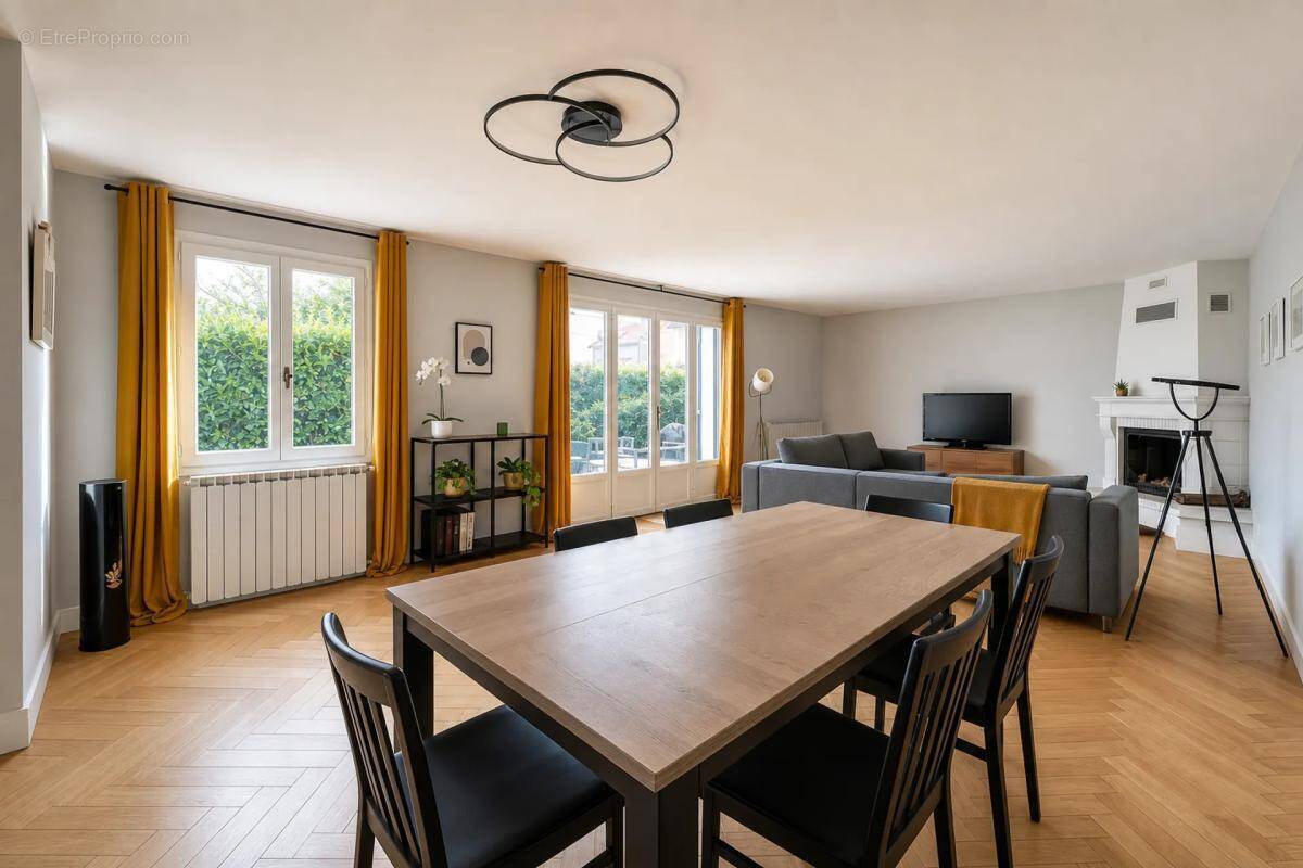 Maison à COLOMBES