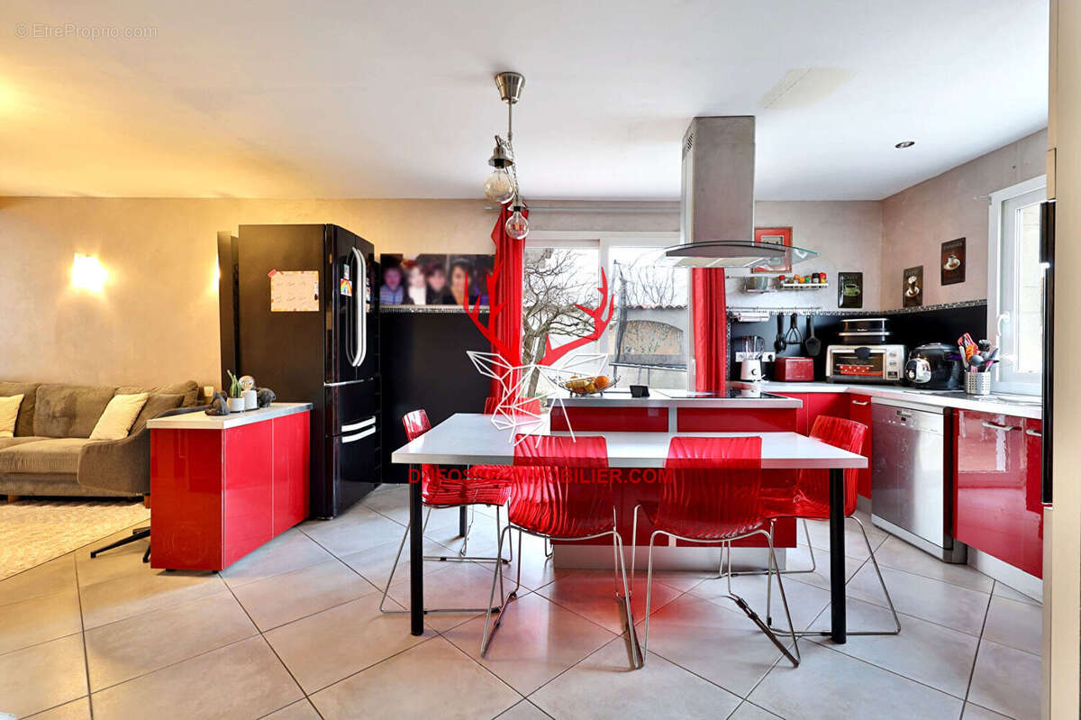 Maison récente 174m² avec piscine et nombreuses dépendances - Heyrieux - photo 5