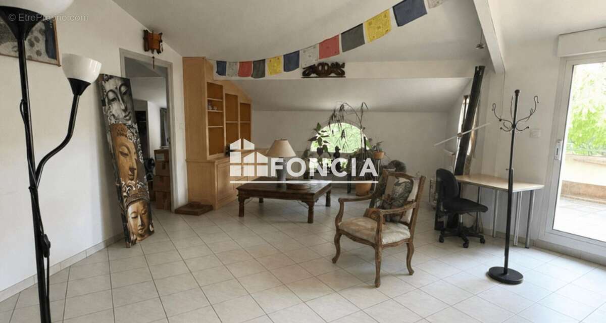 ORANGE - À VENDRE – Superbe appartement T4 de 118 m² avec terrasse, garage, parking et cave - photo 2