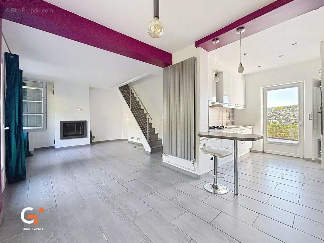Expo Sud, grand garage + 2 stationnements, 4 chambres - photo 2
