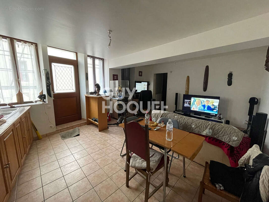 Appartement à COULANGES-LA-VINEUSE