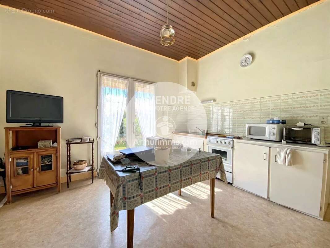 A deux pas du centre, petite maison de plain-pied à rénover/agrandir - photo 3