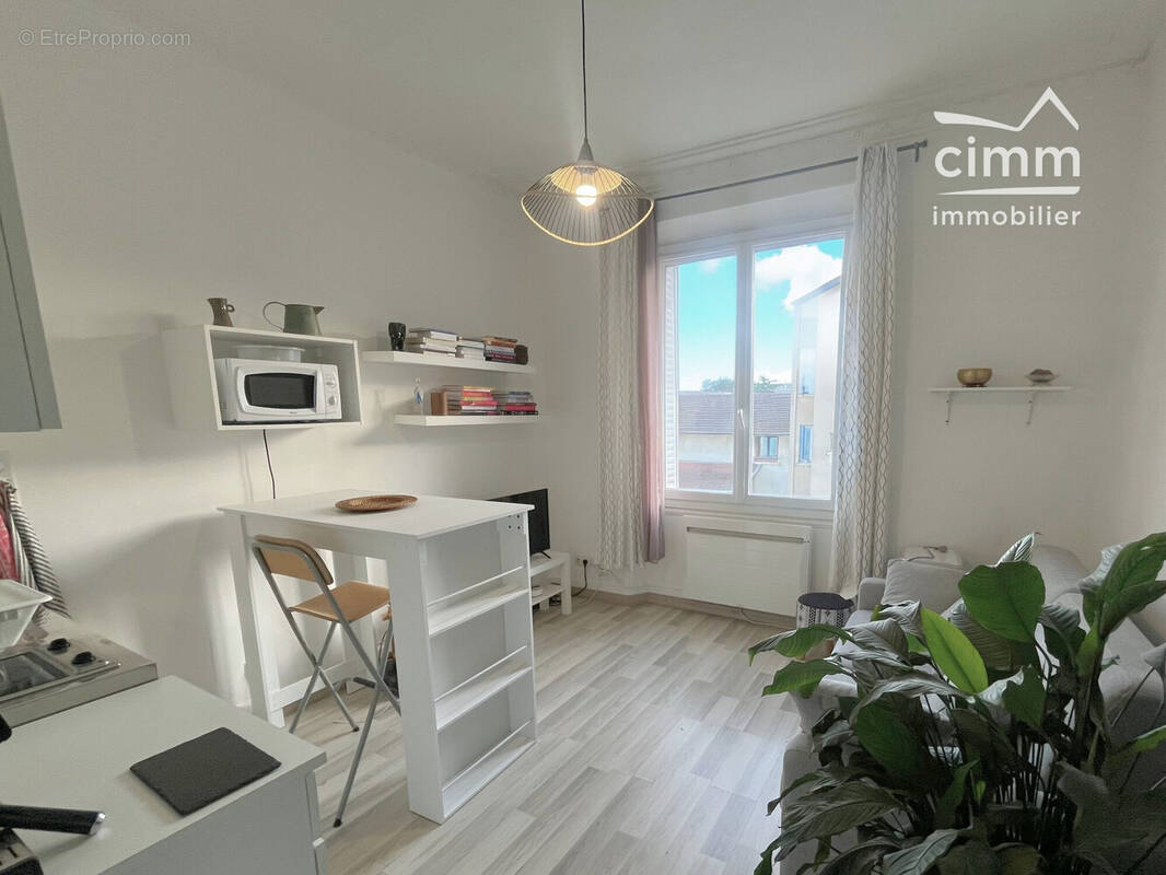 Appartement 28 m² à Fontaine  - photo 2