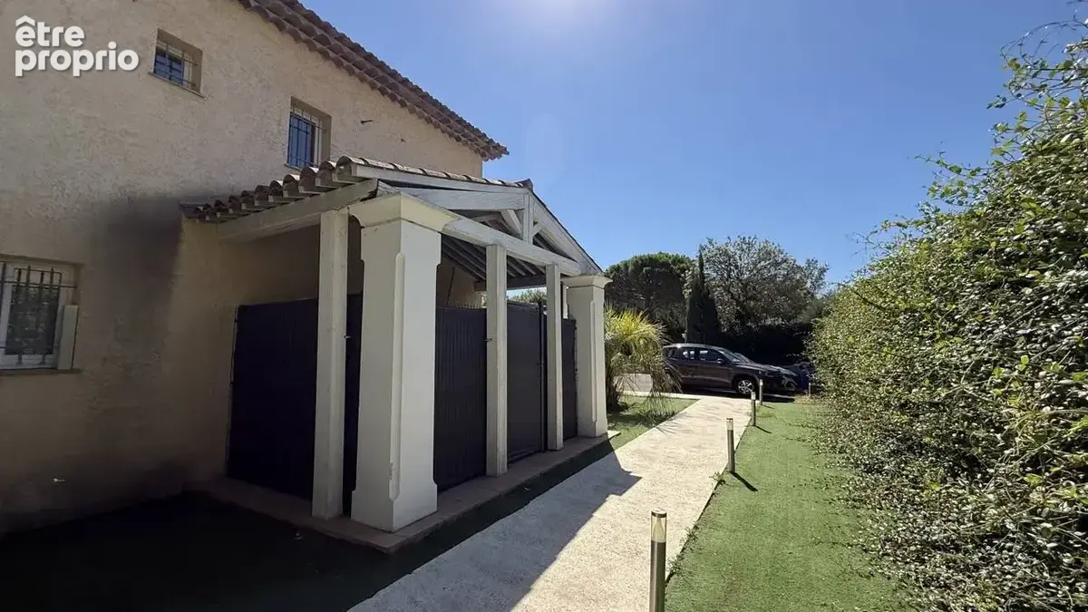 Vente à Terme LIBRE sur 18 ans - Villa (3 appartements DUPLEX + piscine) sur 910m²  à Saint Aygulf 83370 - photo 12