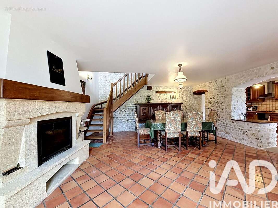 Maison 151 m² à Vignolles  - photo 3