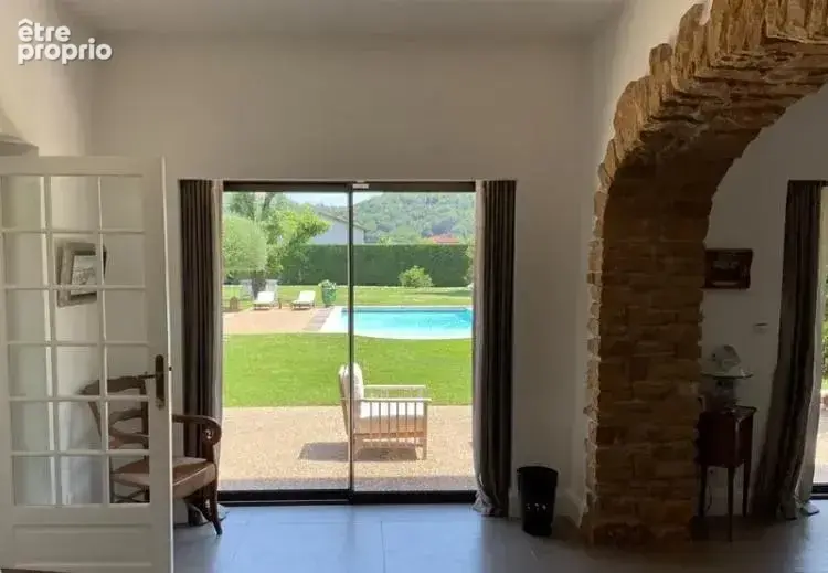 Collonges-au-Mont-d’Or - Propriété de caractère avec piscine - photo 4