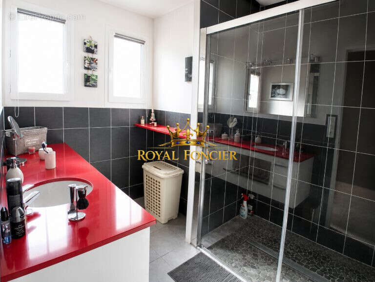 Maison 116 m² à Dange-Saint-Romain  - photo 9