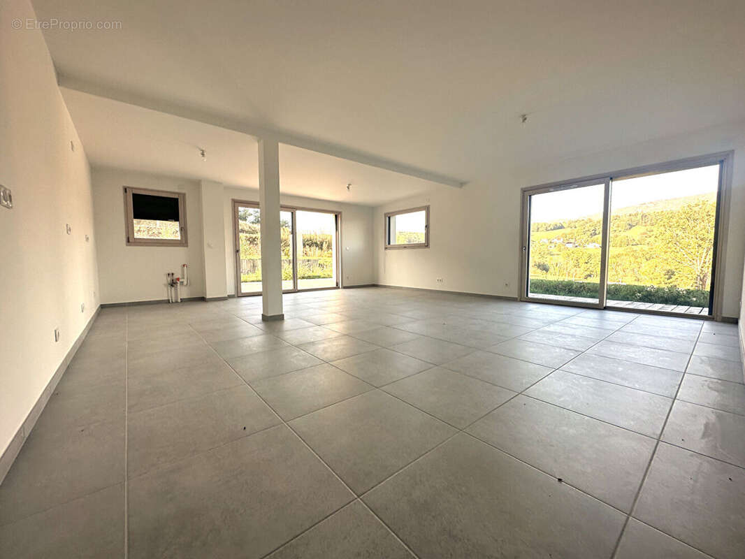 Appartement à REIGNIER