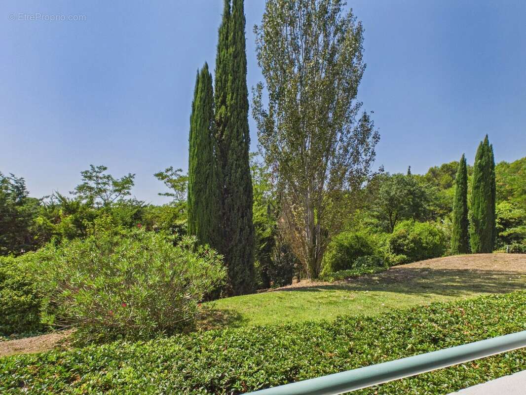 Appartement parfaitement rénové en rez de jardin avec terrasse et garage à Aix-en-Provence - photo 5