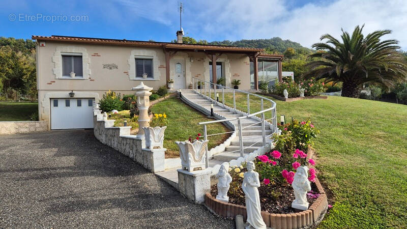 Maison à PORT-SAINTE-MARIE