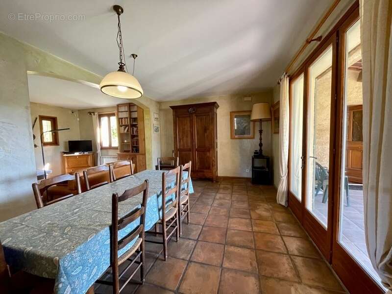 Maison à SAINT-SATURNIN-LES-APT