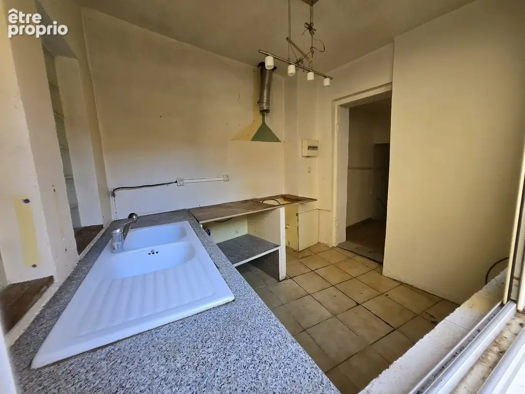 Maison avec terrasse et local commercial - photo 4