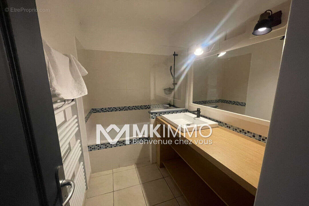 Appartement à SAINT-LAURENT-DU-VAR