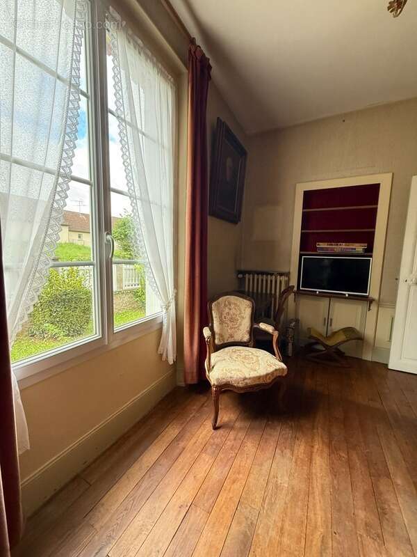 Maison à LA CELLE-DUNOISE