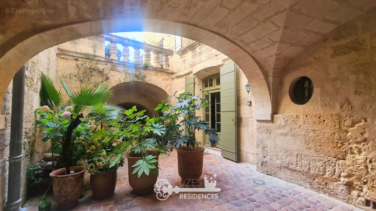 Appartement à UZES