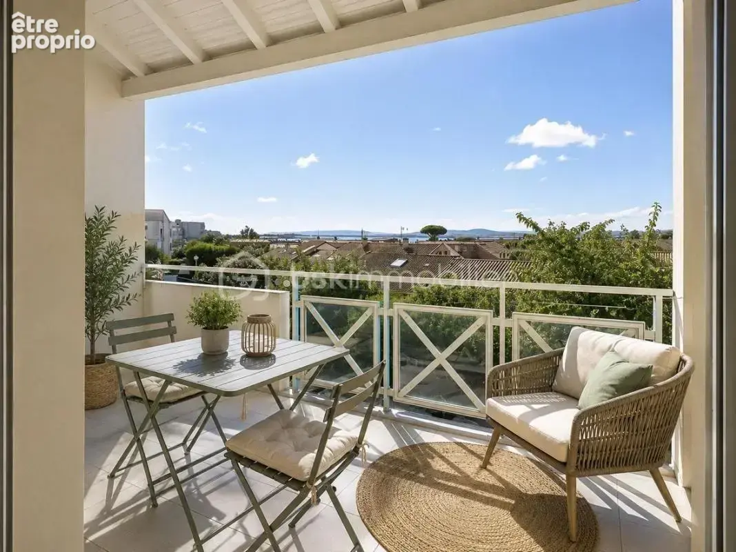 Exclusivité *** palavas-les-flots – rive droite – t2 bis en duplex rénové – terrasse – parking – à 50 m de la mer *** - photo 3