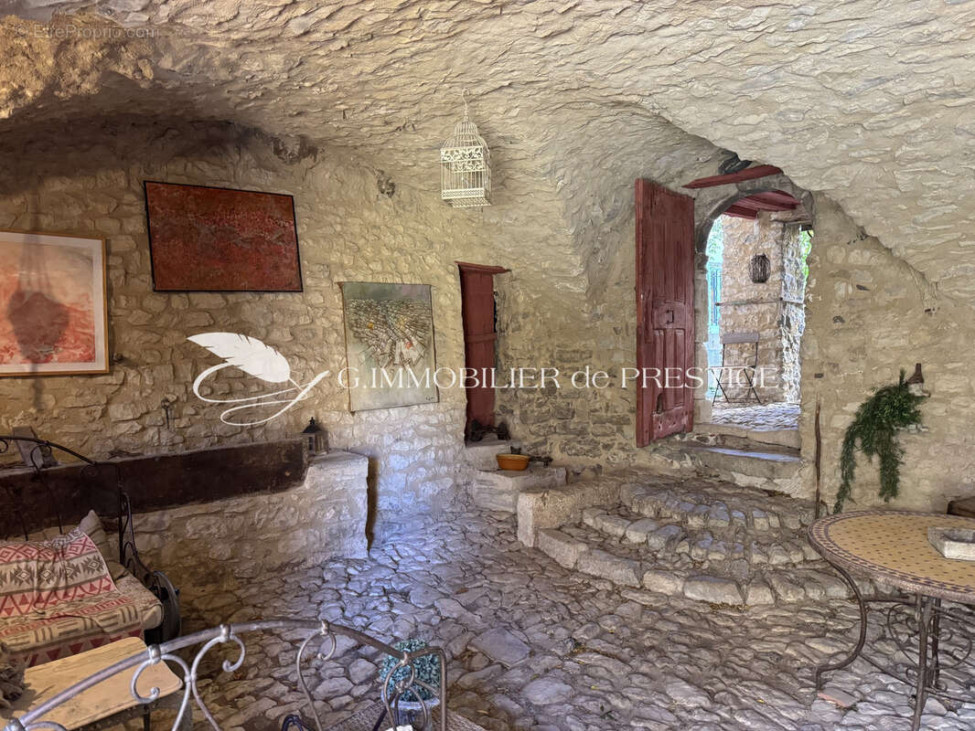 Maison à REVEST-DU-BION