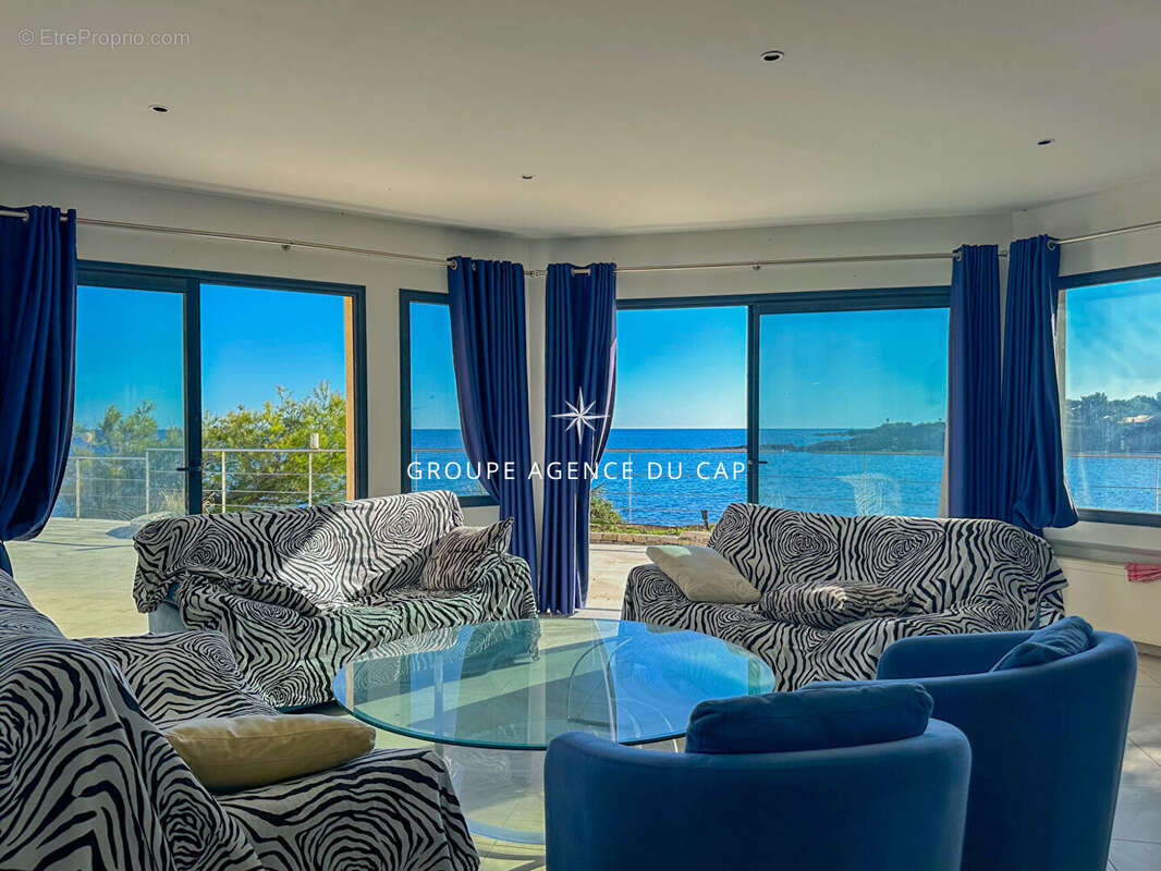 Maison à LES ISSAMBRES