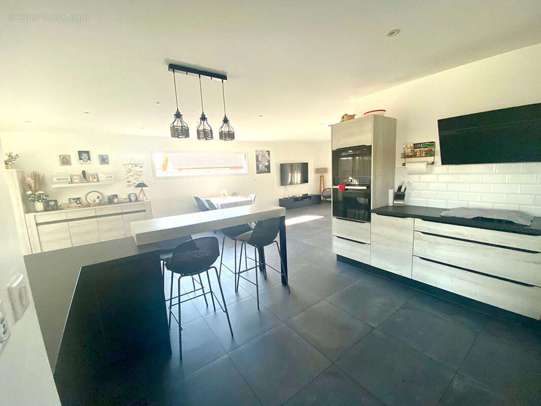 Maison de plain-pied, Saint-Maurice-de-Gourdans 154 m2 sur un terrain de 637m² - photo 7