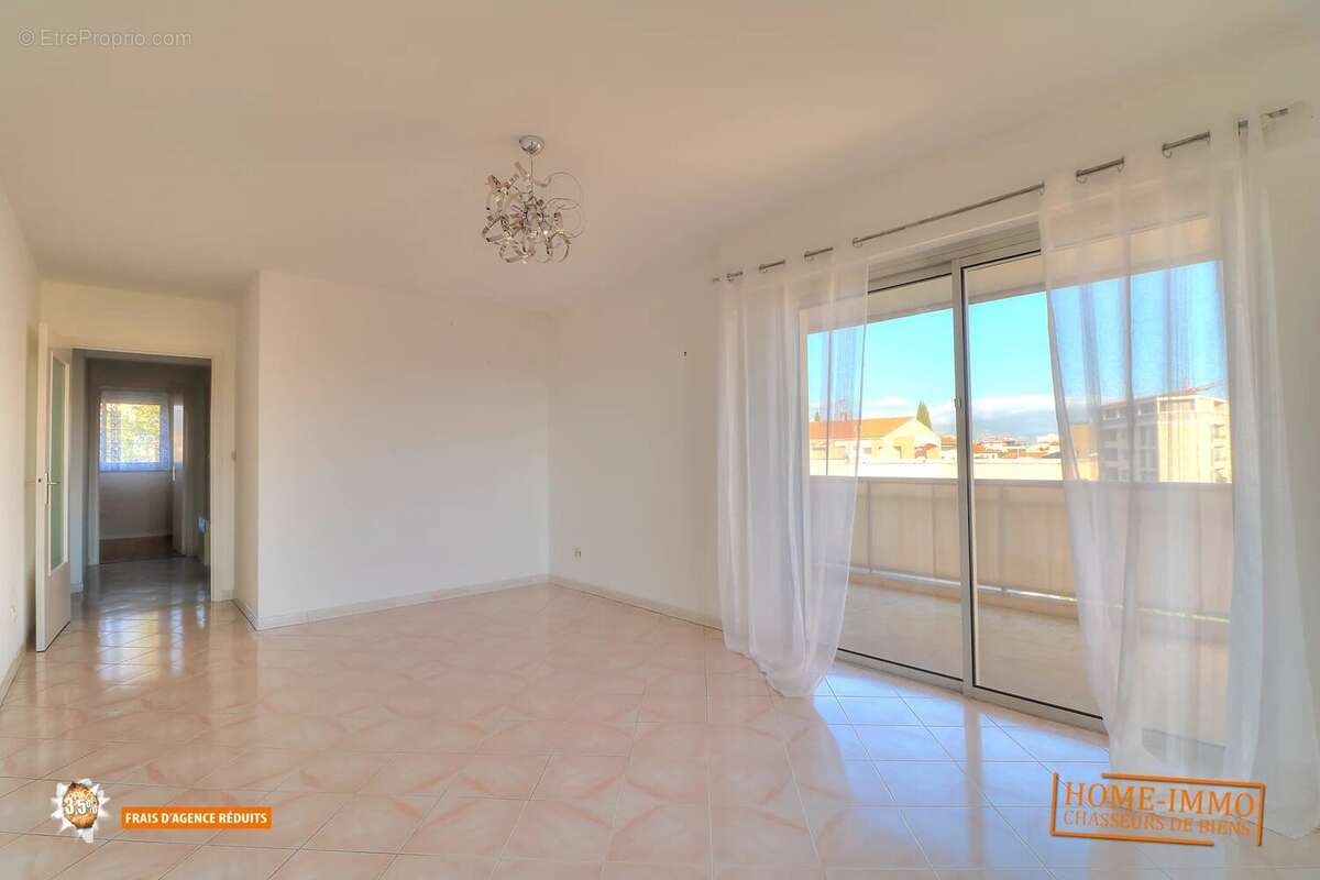 Appartement à SAINT-LAURENT-DU-VAR