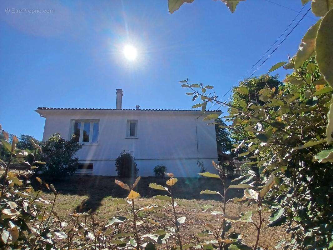 Maison habitable de plain-pied, proche du centre-ville - La - photo 9