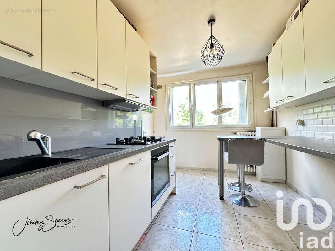 Photo 2 - Appartement à LE PLESSIS-TREVISE