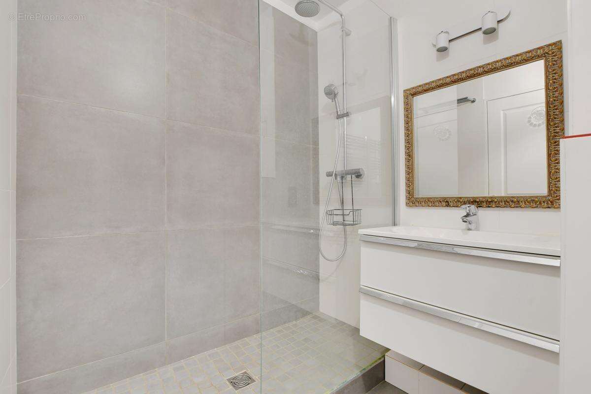 Appartement à LEVALLOIS-PERRET