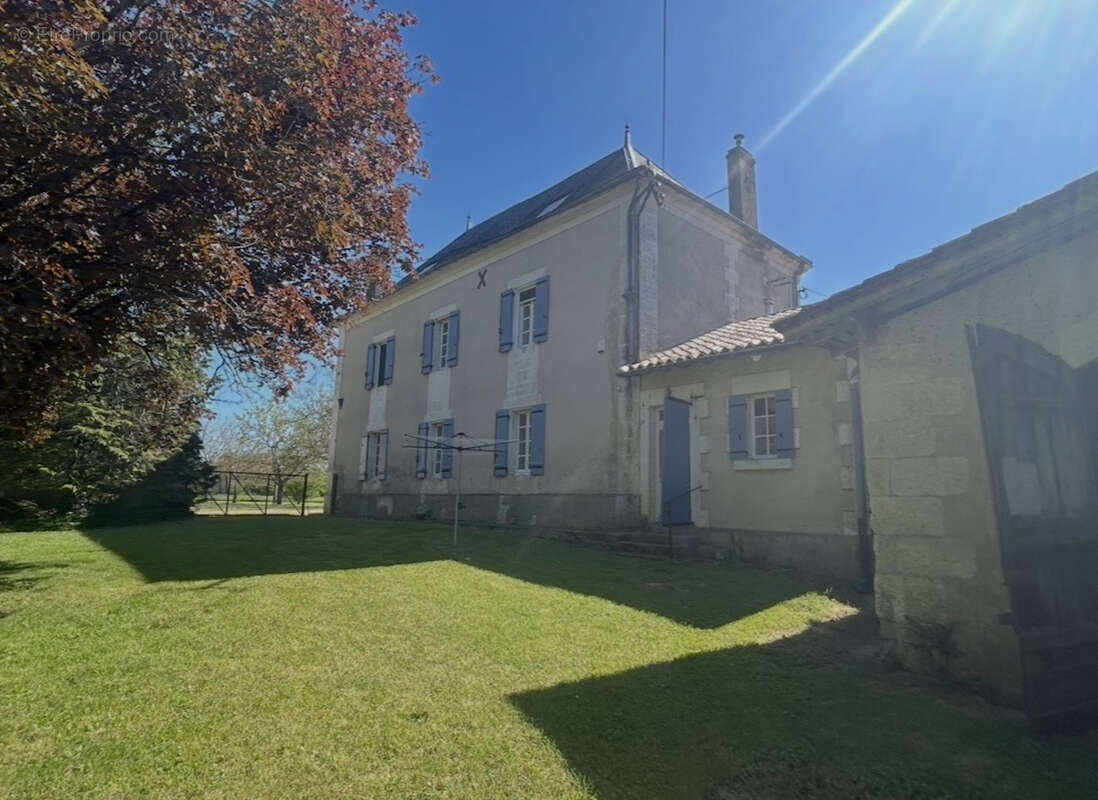 Maison à AUBETERRE-SUR-DRONNE