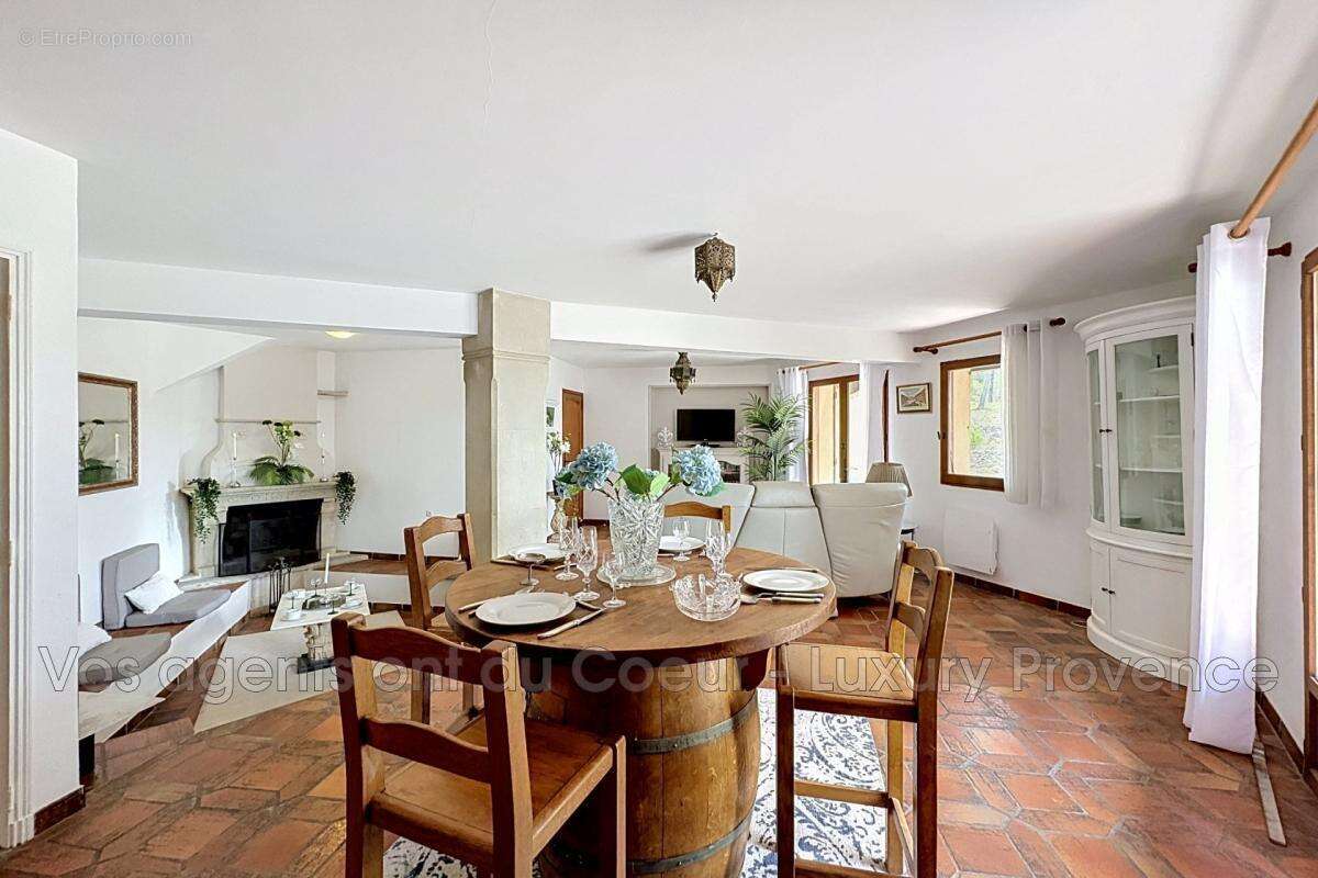 Maison à CHATEAUNEUF-LE-ROUGE