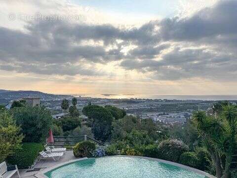 Maison à MANDELIEU-LA-NAPOULE