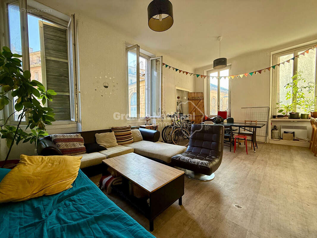 Appartement à MARSEILLE-1E